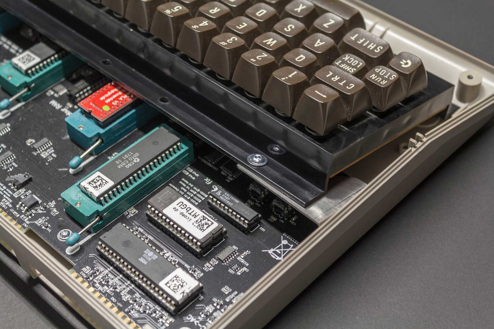 Keyboard right mount